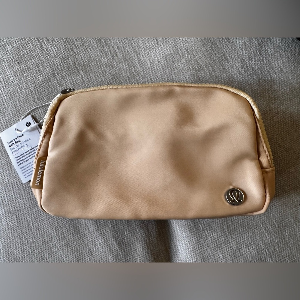 Lululemon Everywhere Belt Bag 1L Champagne